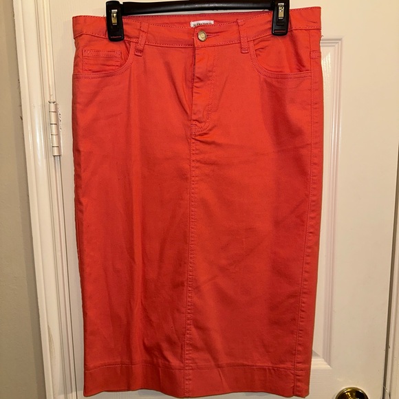 Elegant Coral Pencil Skirt - Picture 1 of 2
